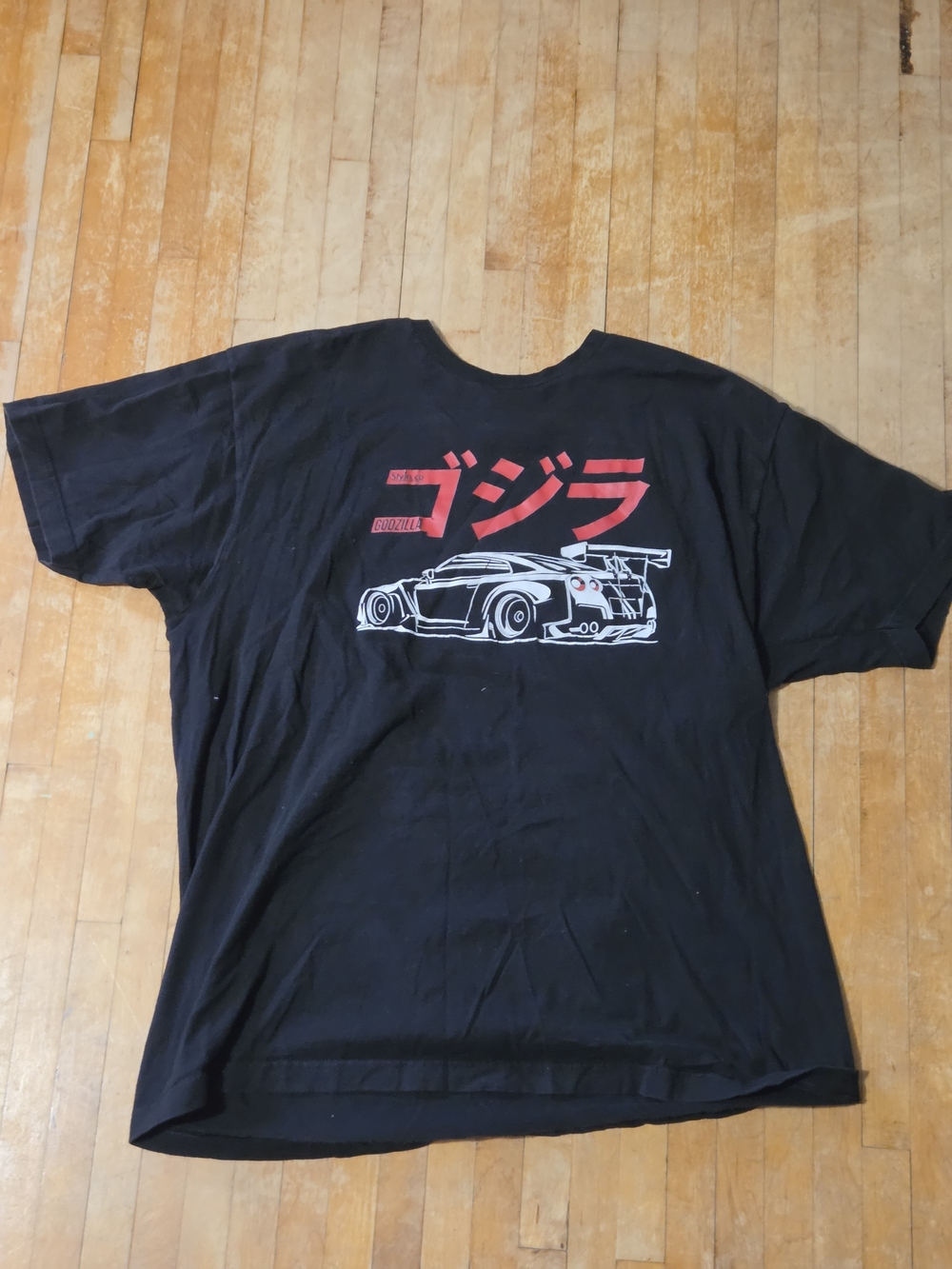 Black Short-Sleeve Tee with Red Japanese Text and White Race Car Graphic